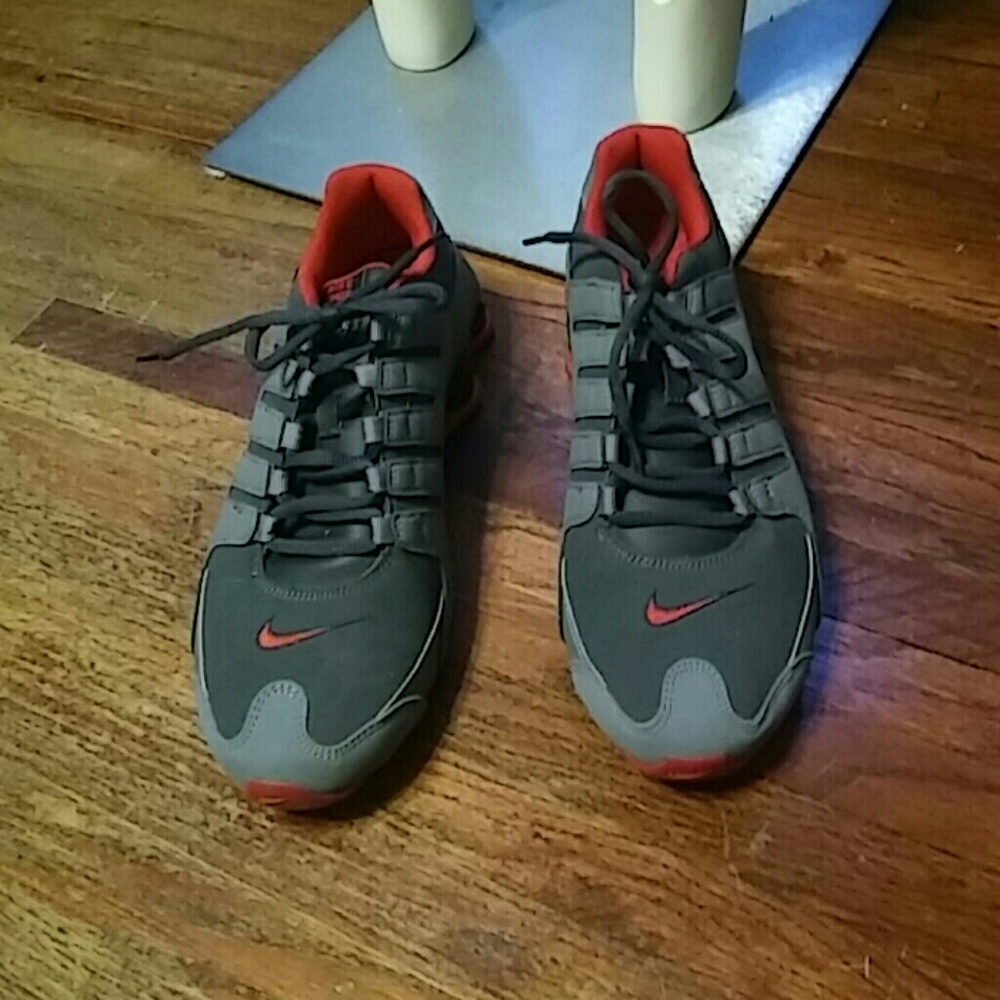 Men's Gray & Red Nike Shox, Size 9.